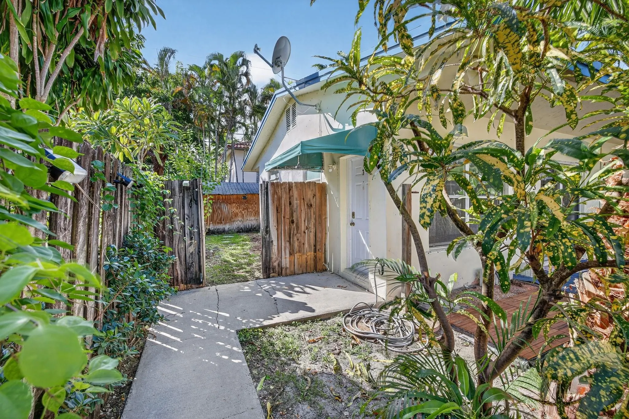 625 NE 10th Ave, #3