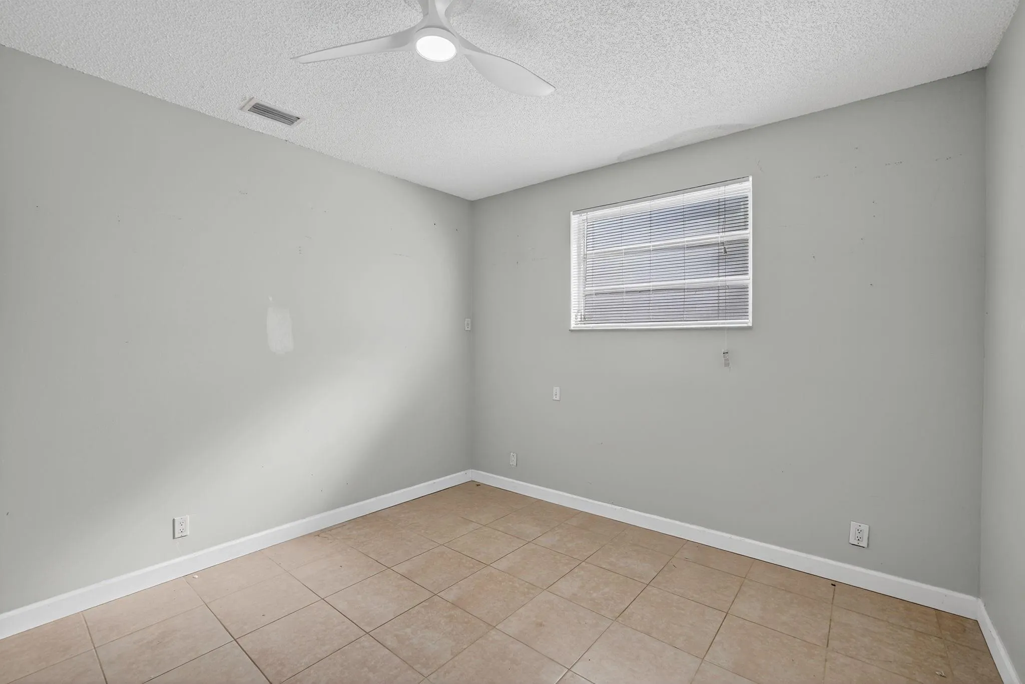 625 NE 10th Ave, #3