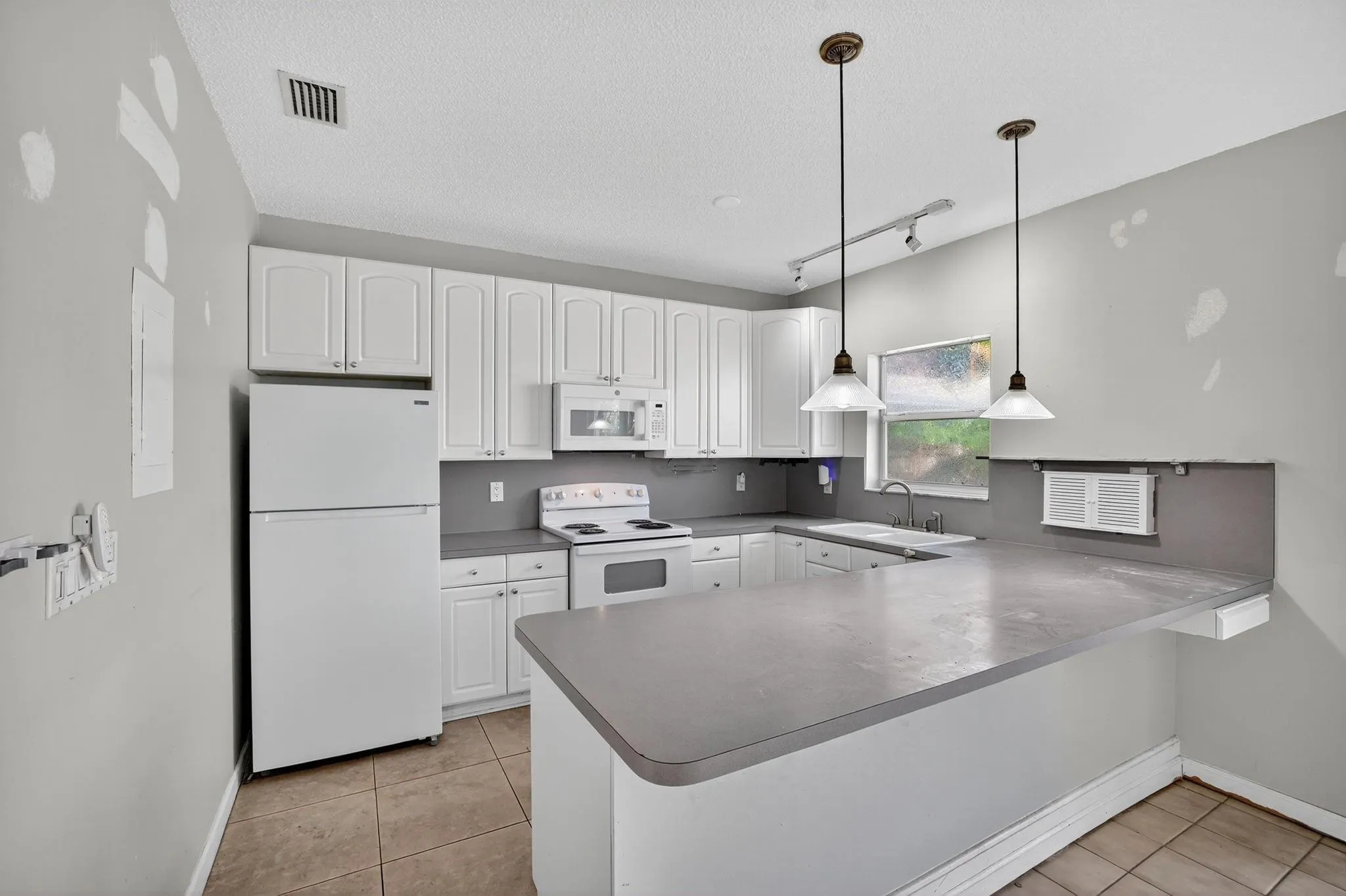 625 NE 10th Ave, #3
