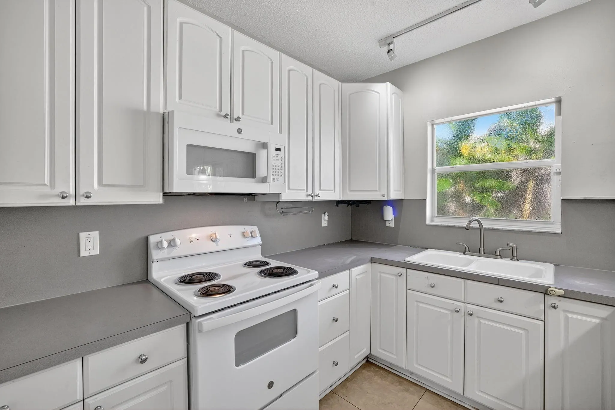 625 NE 10th Ave, #3