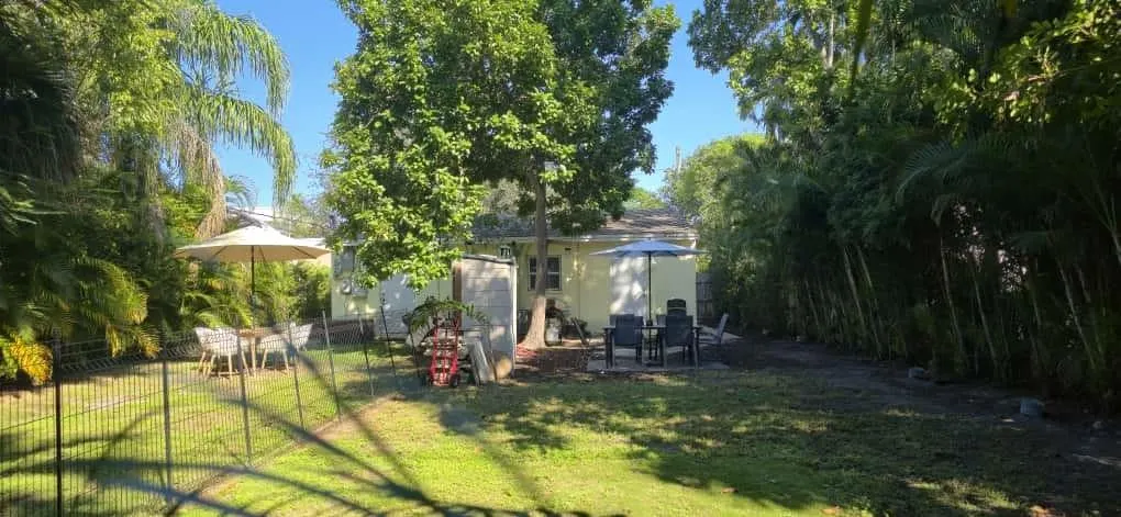 1215 NE 13th Ave