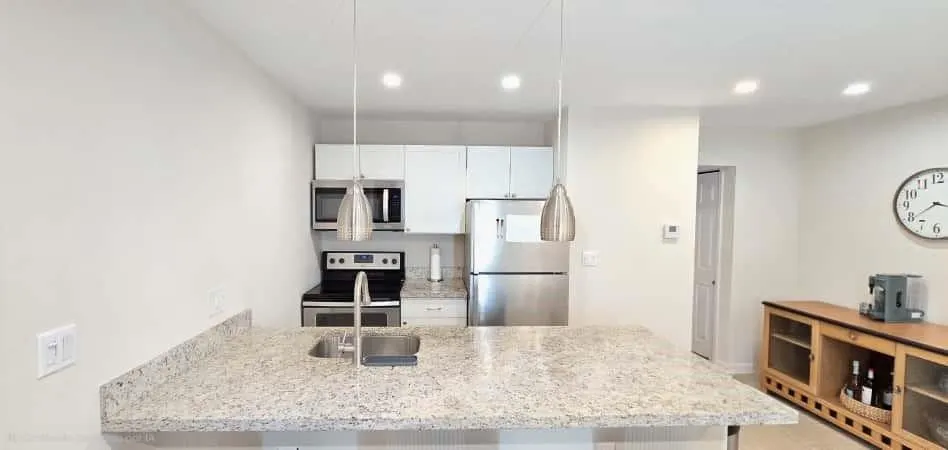 1215 NE 13th Ave