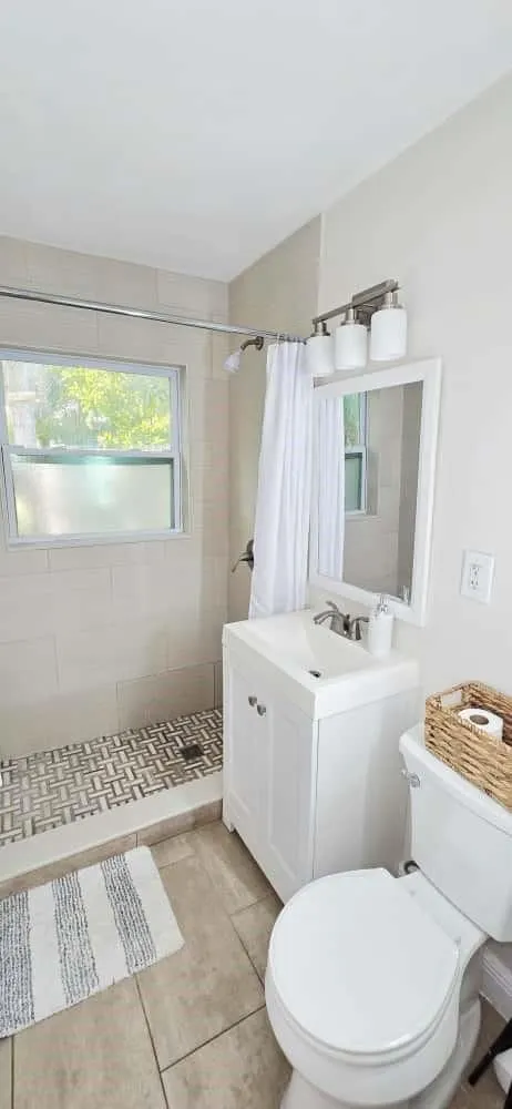 1215 NE 13th Ave