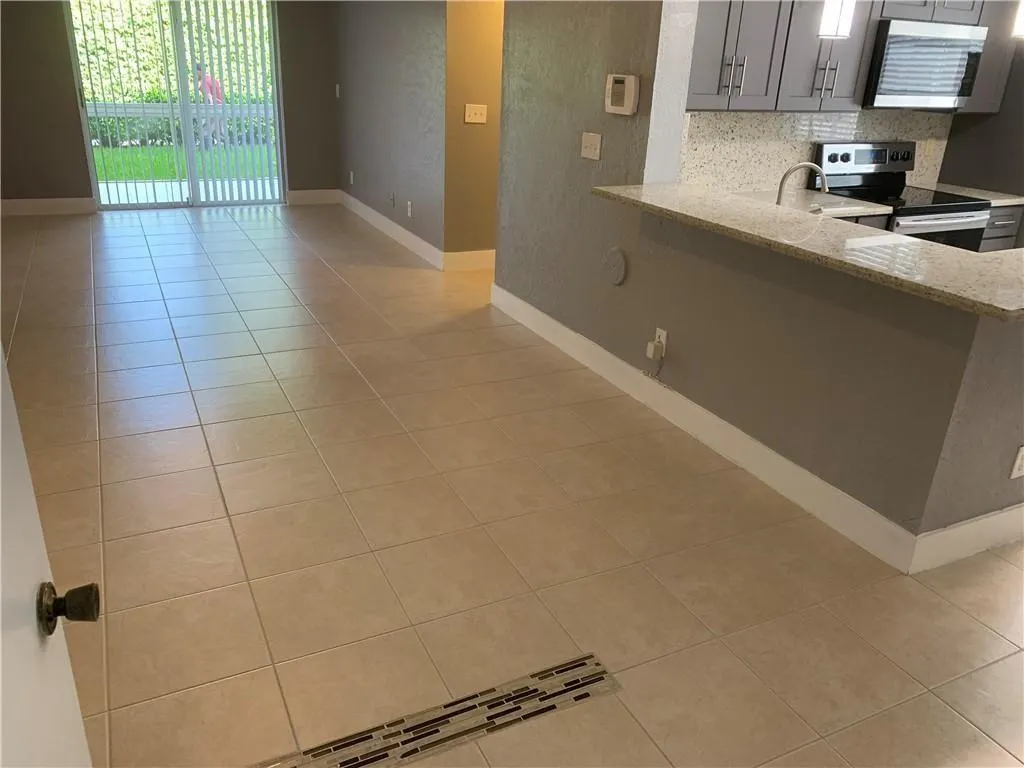 755 NW 92nd Ave