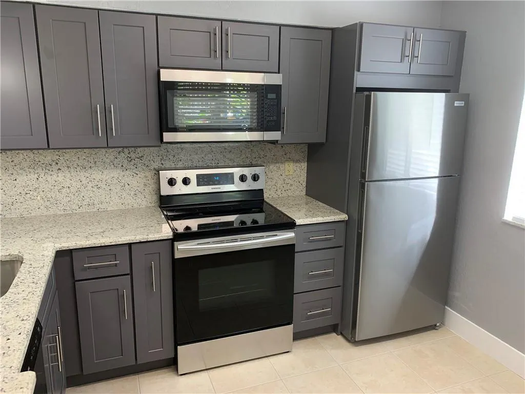 755 NW 92nd Ave