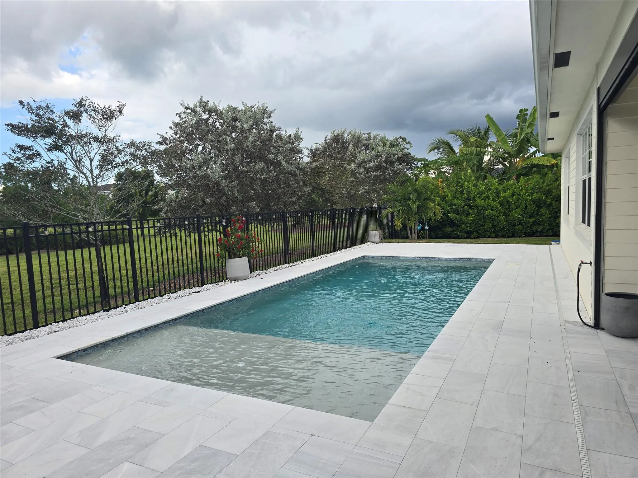 987 Castaway Ct