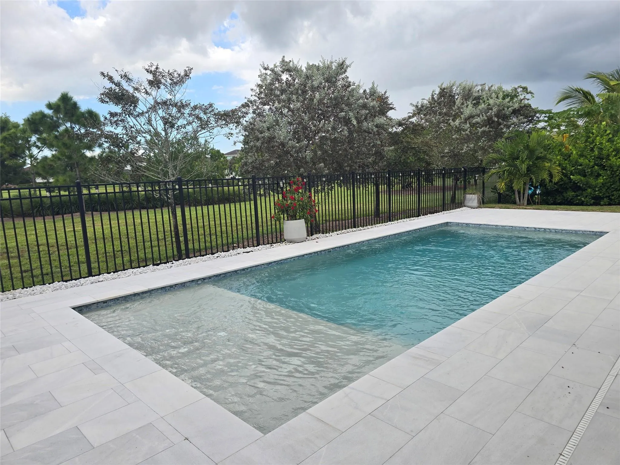 987 Castaway Ct
