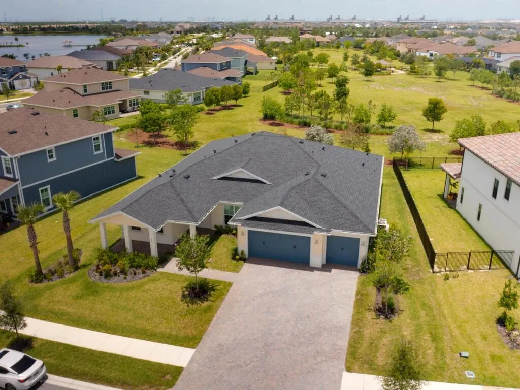 987 Castaway Ct