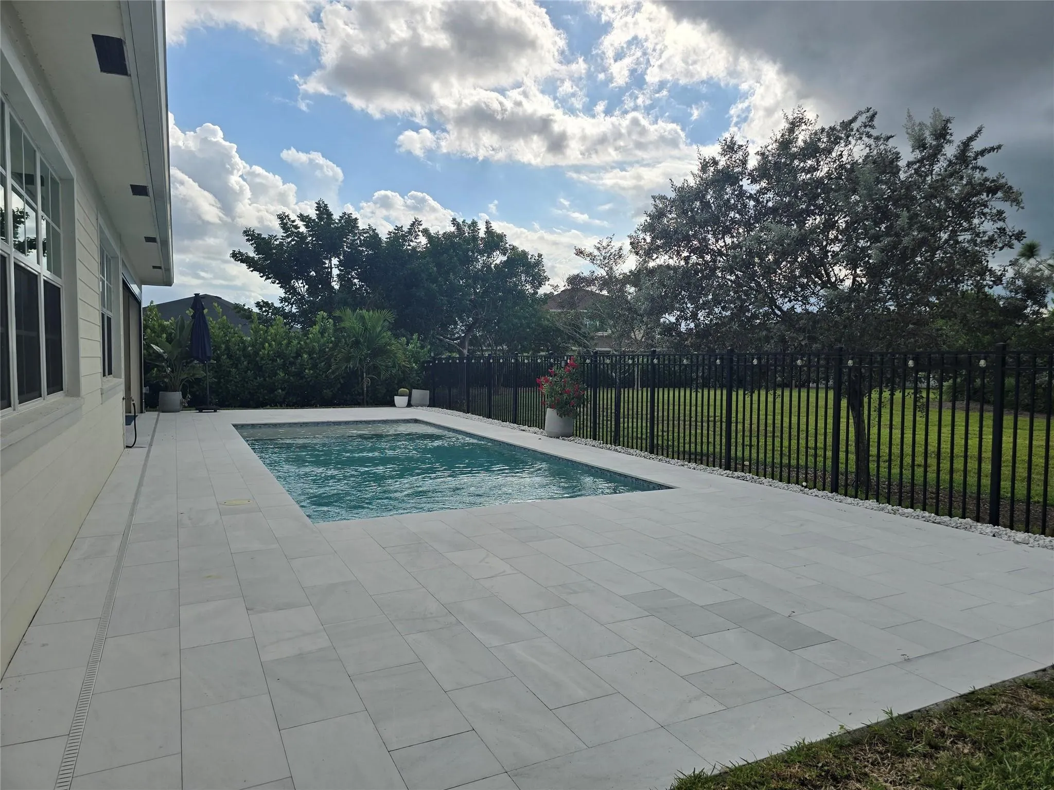987 Castaway Ct