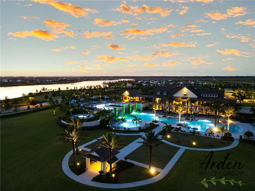 987 Castaway Ct