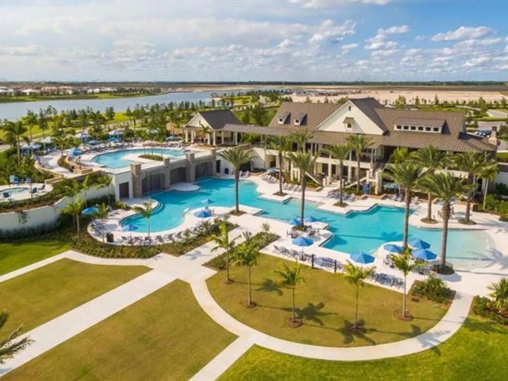 987 Castaway Ct