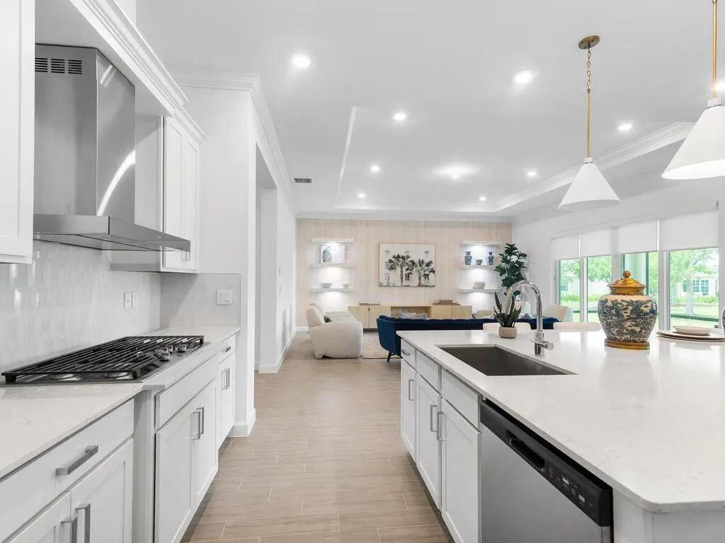 987 Castaway Ct