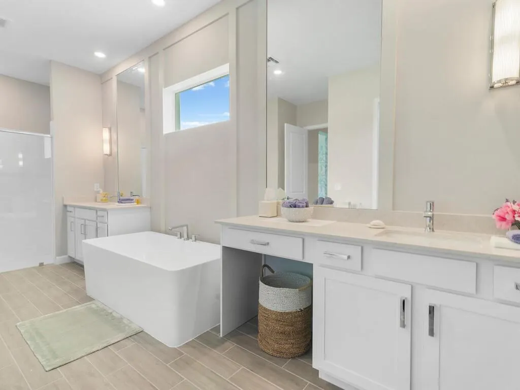 987 Castaway Ct