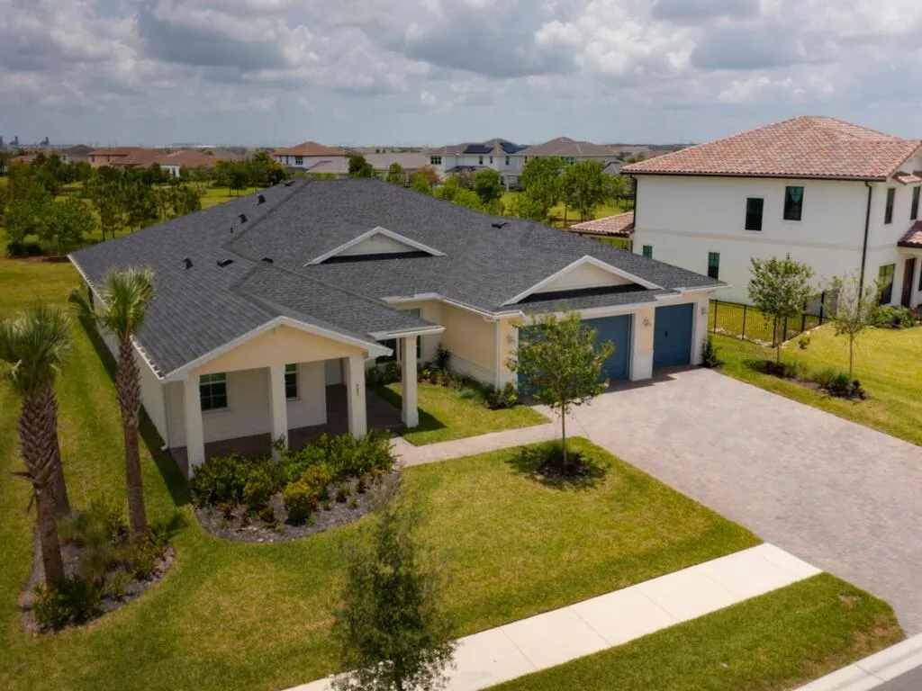 987 Castaway Ct