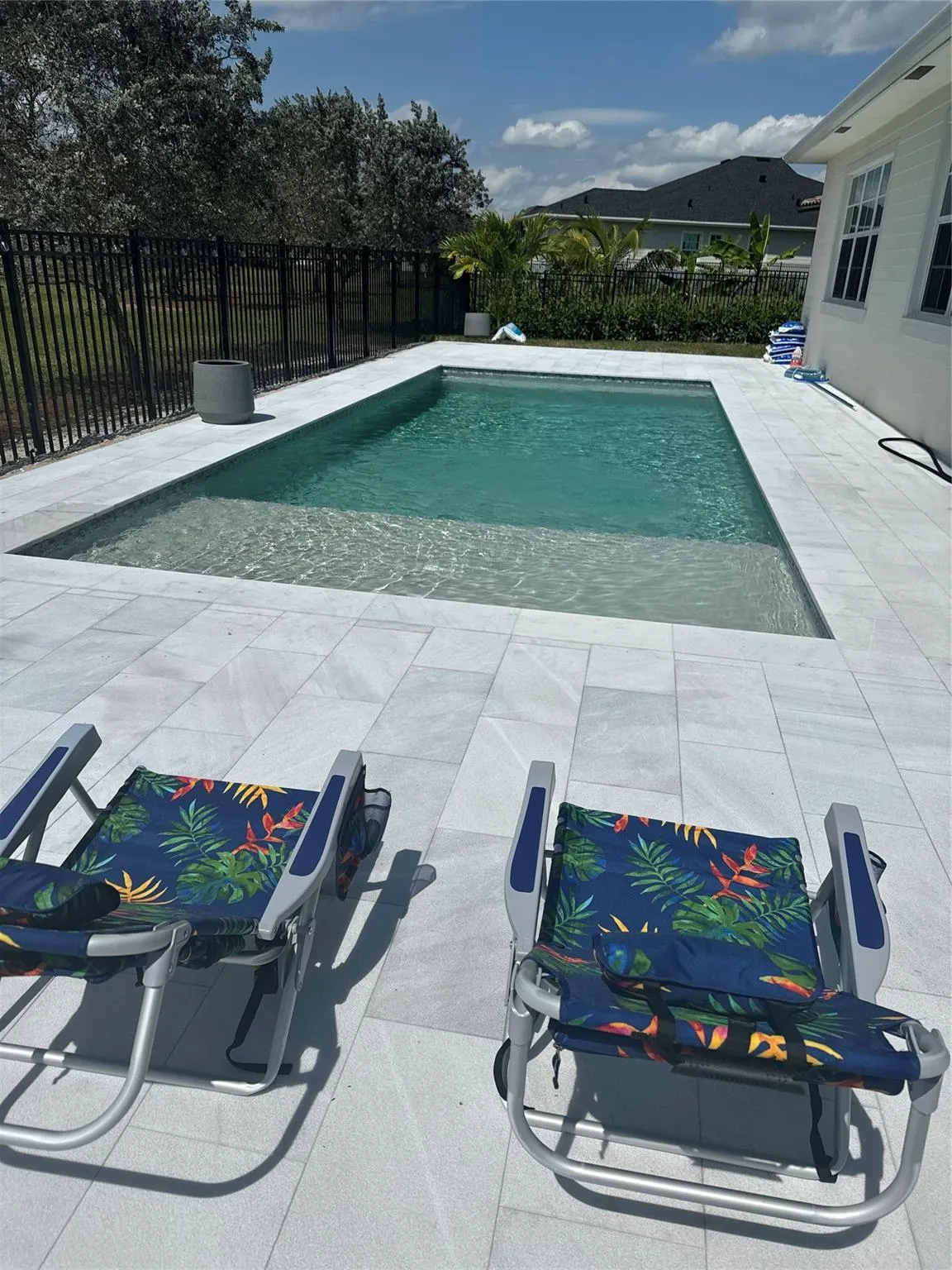 987 Castaway Ct