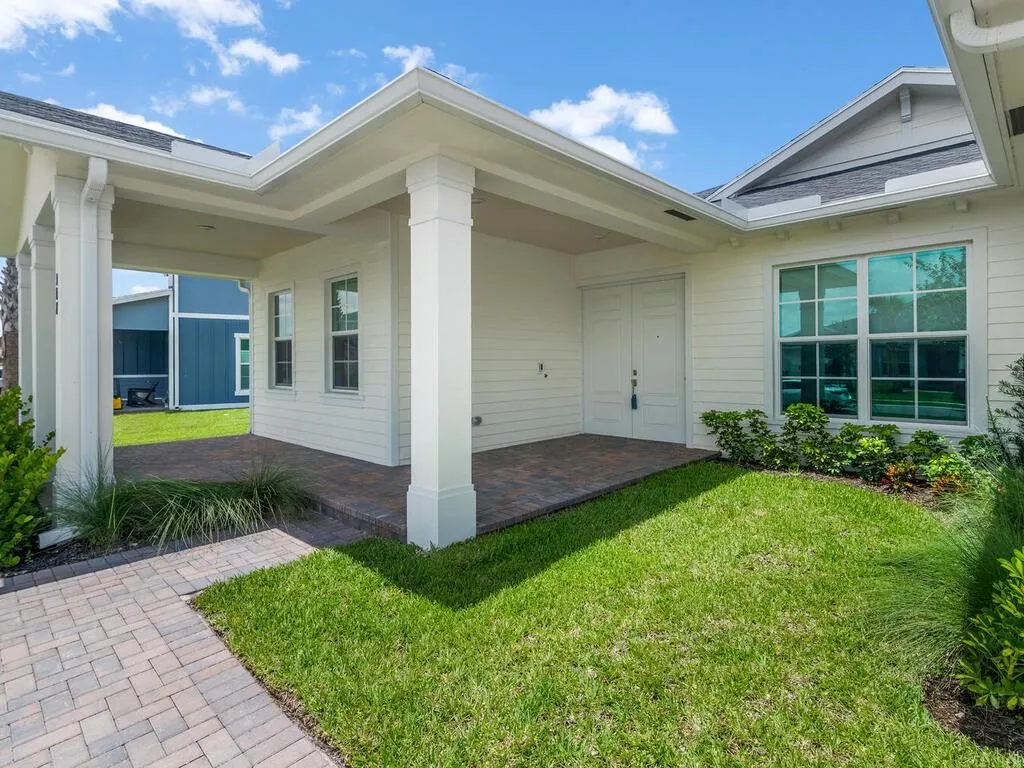 987 Castaway Ct