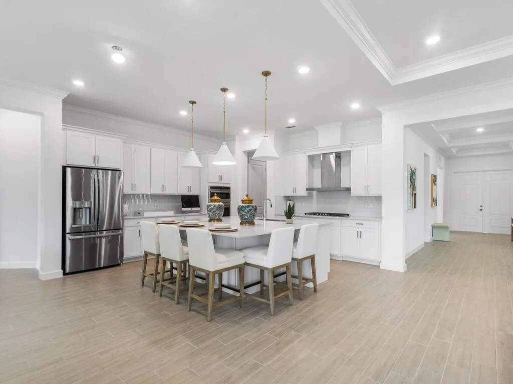 987 Castaway Ct