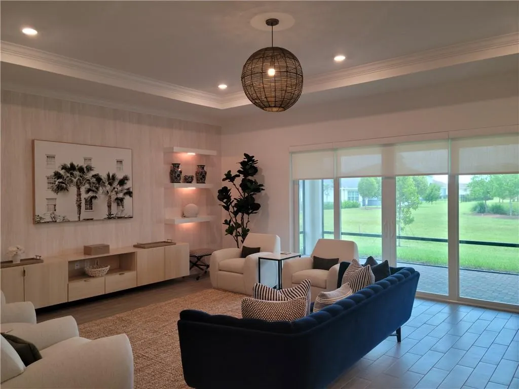 987 Castaway Ct