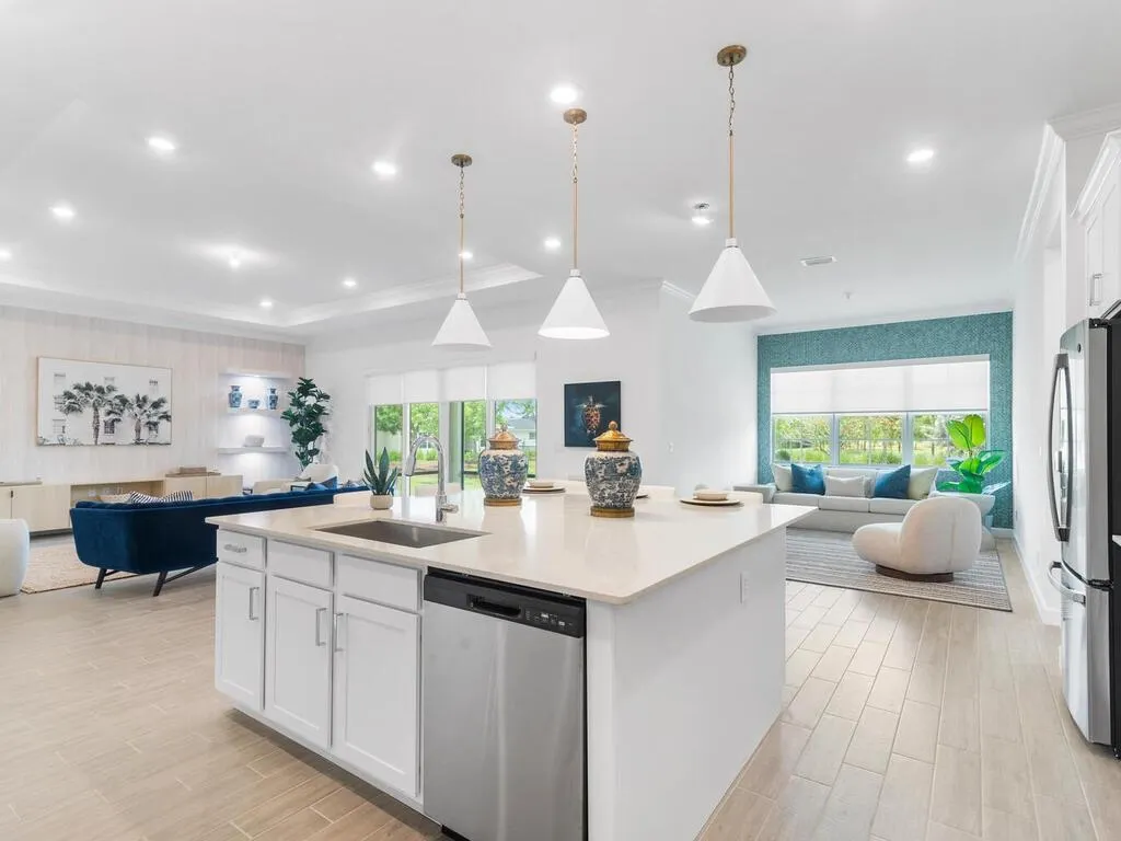 987 Castaway Ct