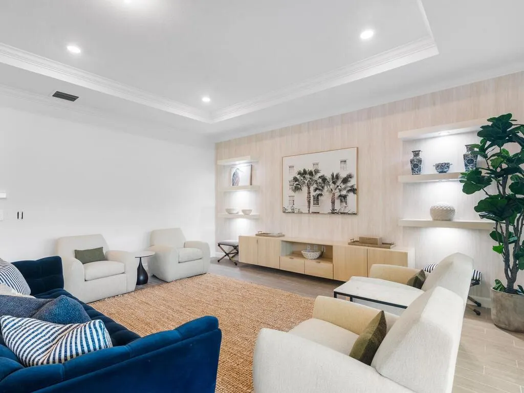 987 Castaway Ct