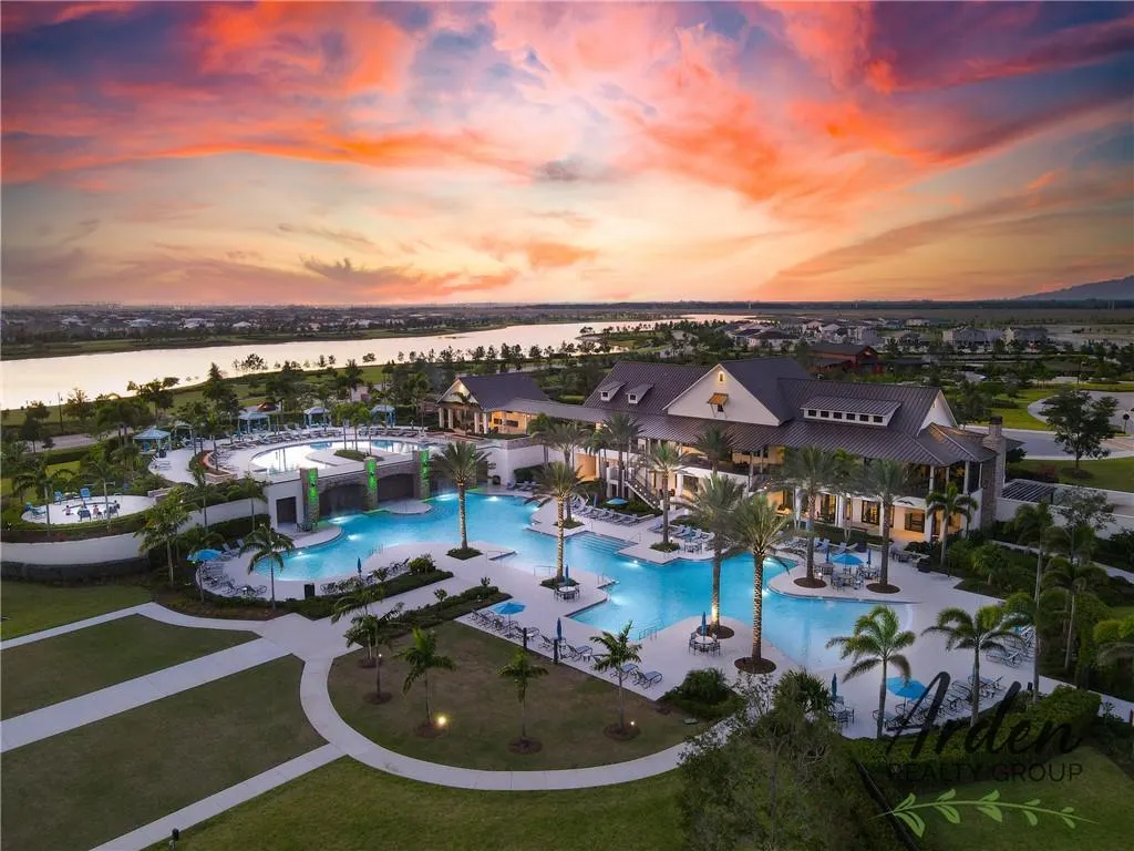 987 Castaway Ct