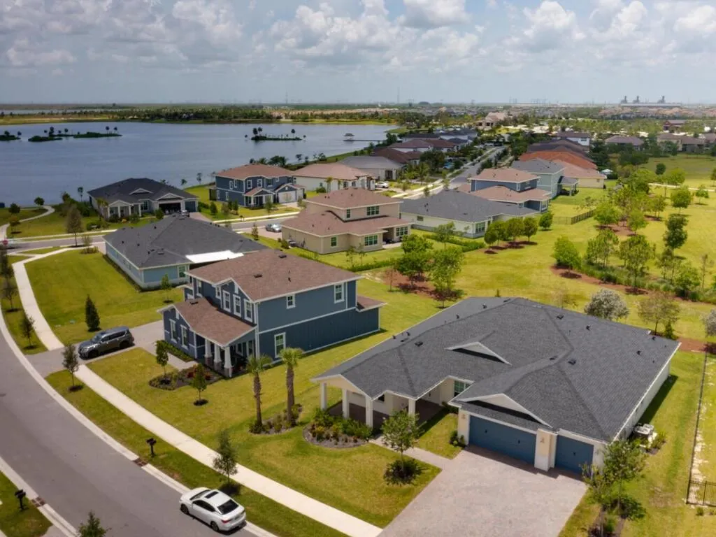 987 Castaway Ct