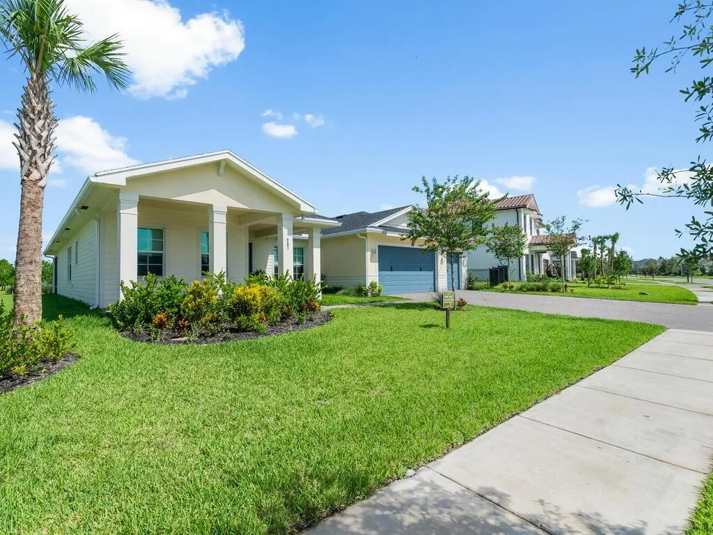 987 Castaway Ct