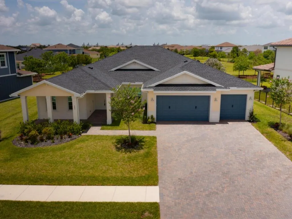 987 Castaway Ct