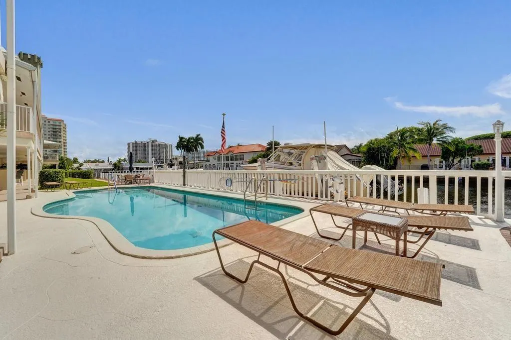 2866 NE 30th St, #9
