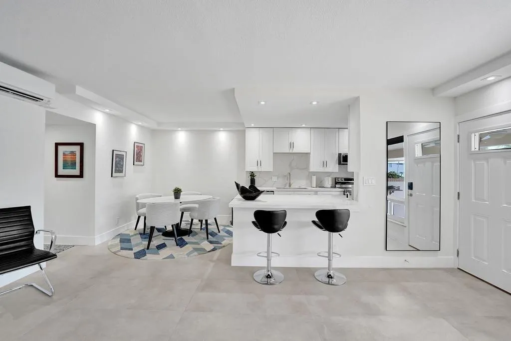 2866 NE 30th St, #9