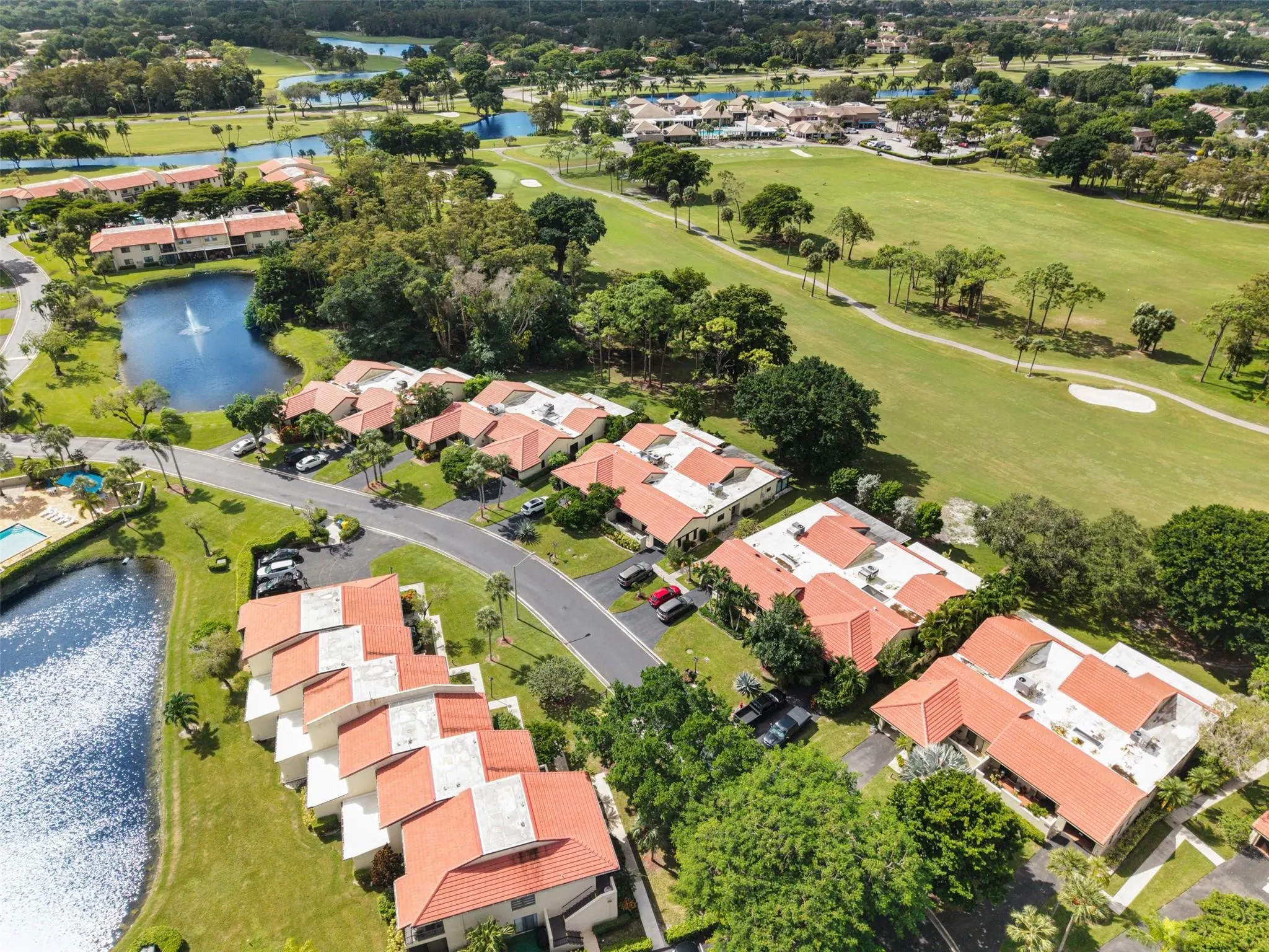 8569 Casa Del Lago