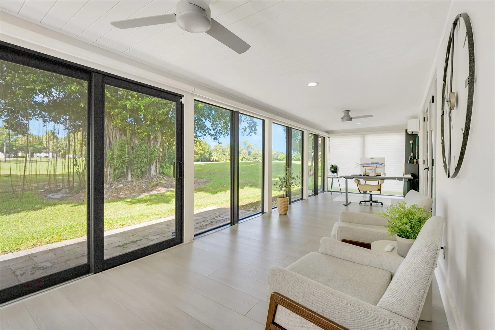 8569 Casa Del Lago