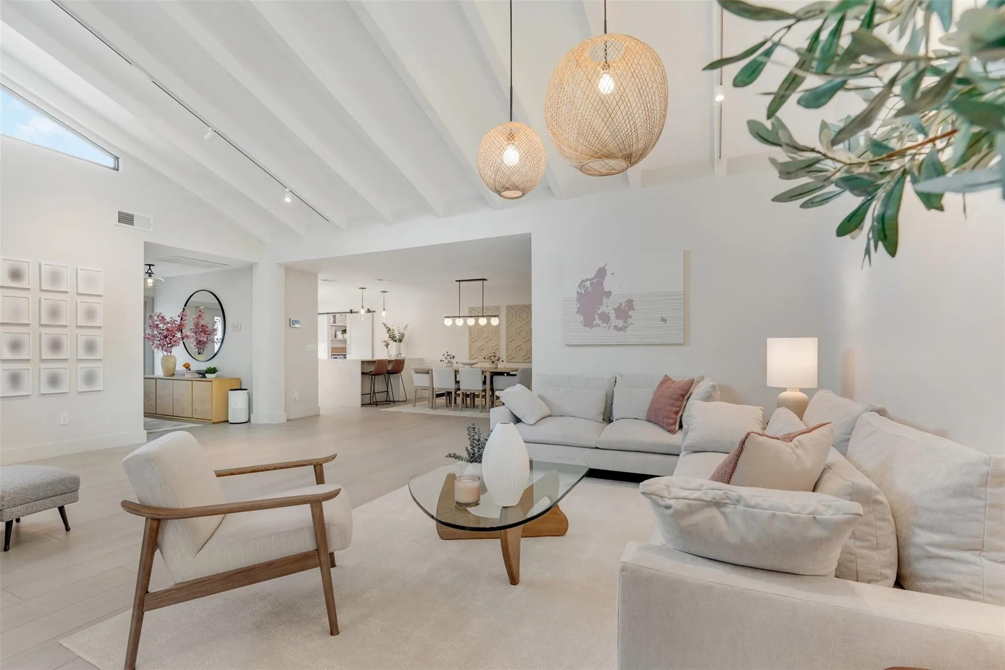 8569 Casa Del Lago