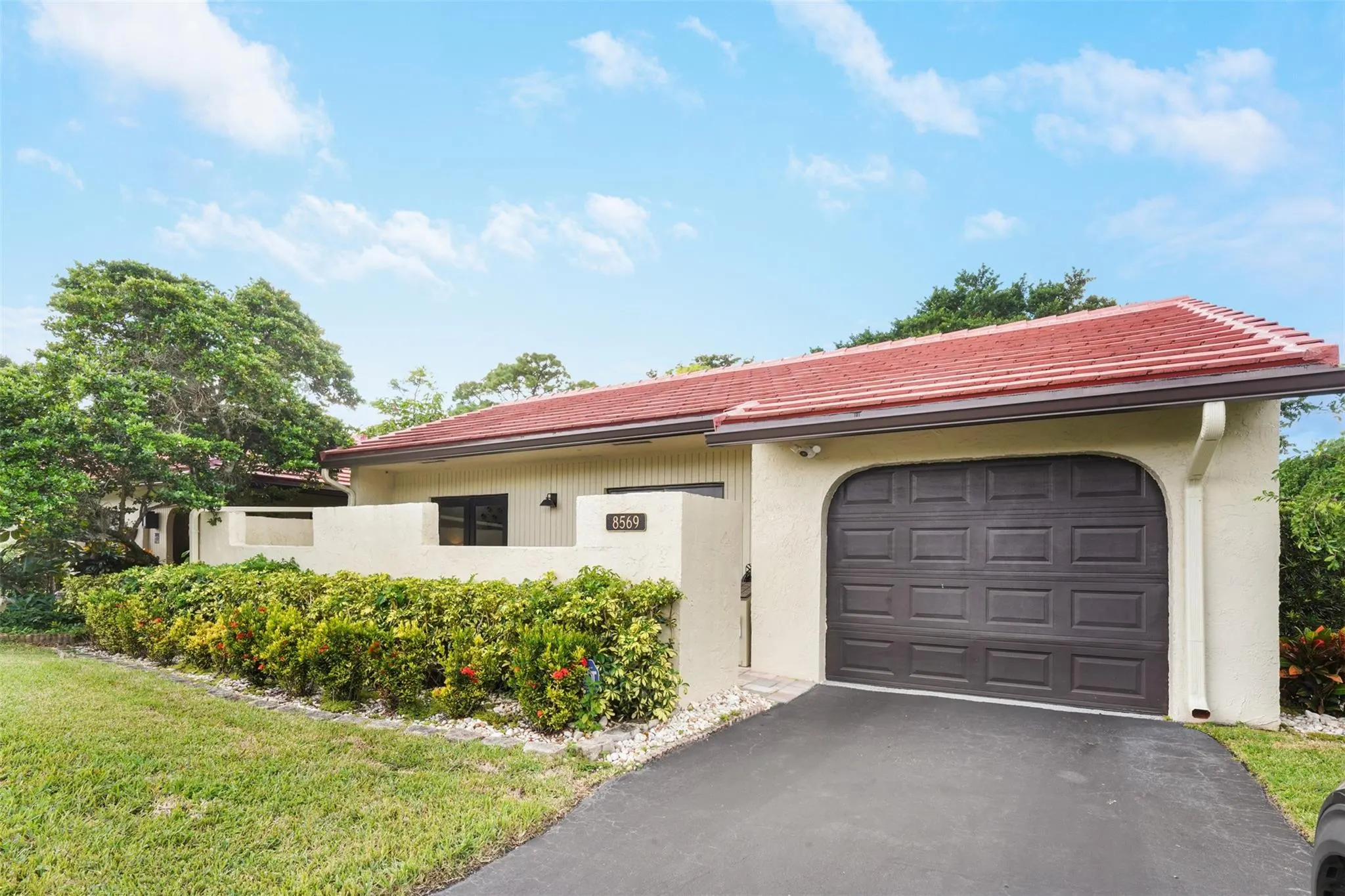 8569 Casa Del Lago