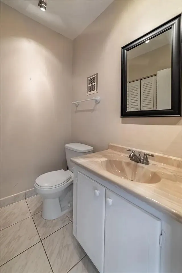 2424 NE 9th St, #310
