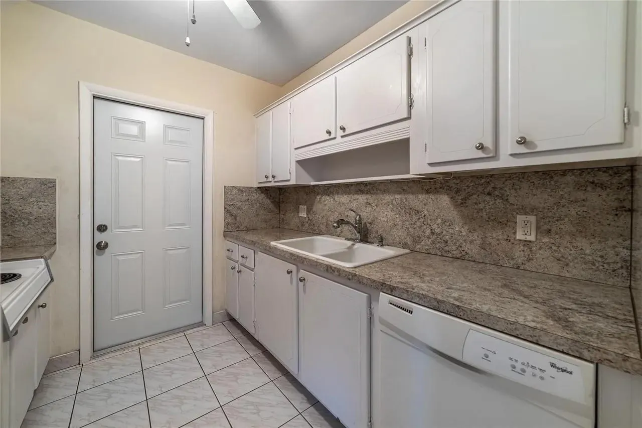 2424 NE 9th St, #310
