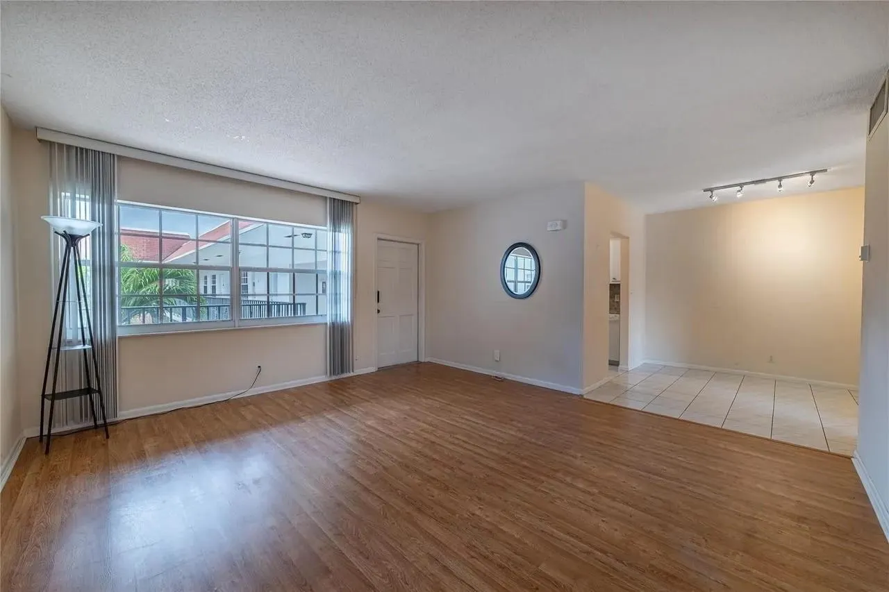 2424 NE 9th St, #310