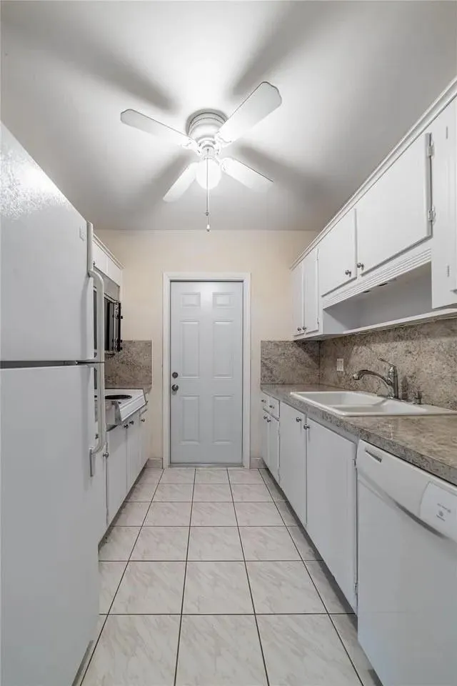 2424 NE 9th St, #310