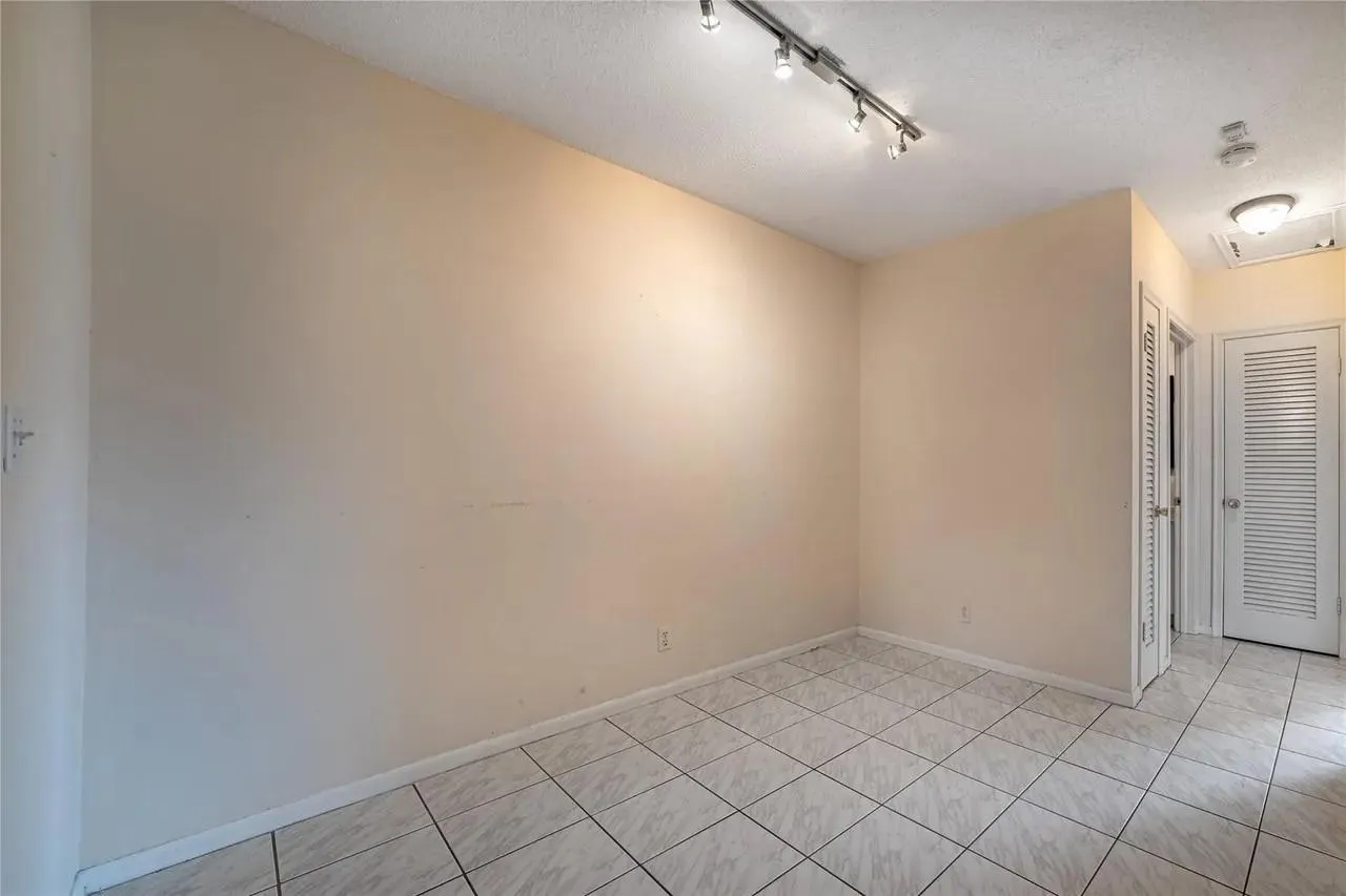2424 NE 9th St, #310