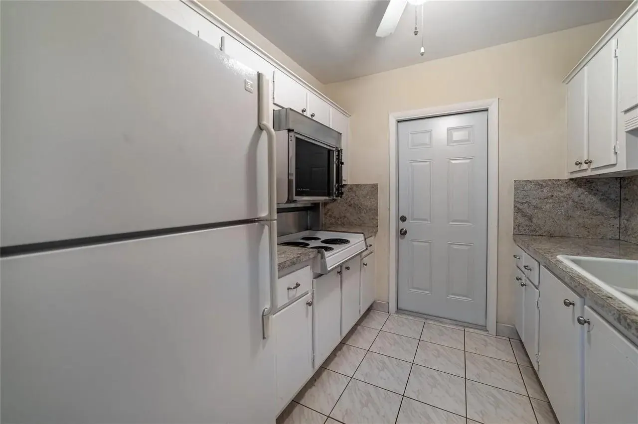 2424 NE 9th St, #310