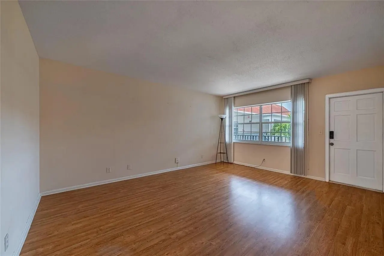 2424 NE 9th St, #310