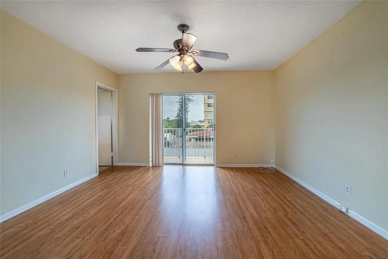 2424 NE 9th St, #310