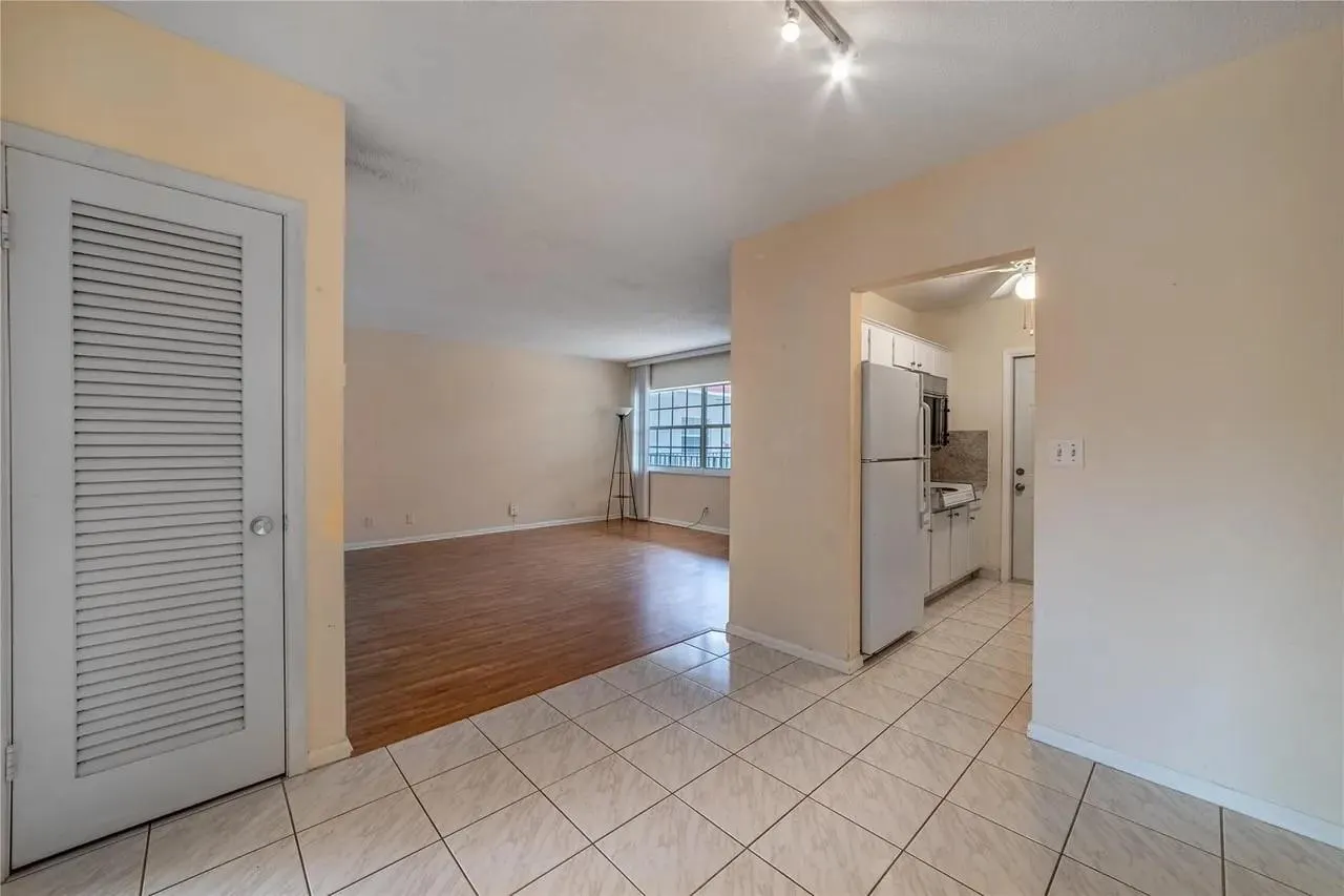 2424 NE 9th St, #310