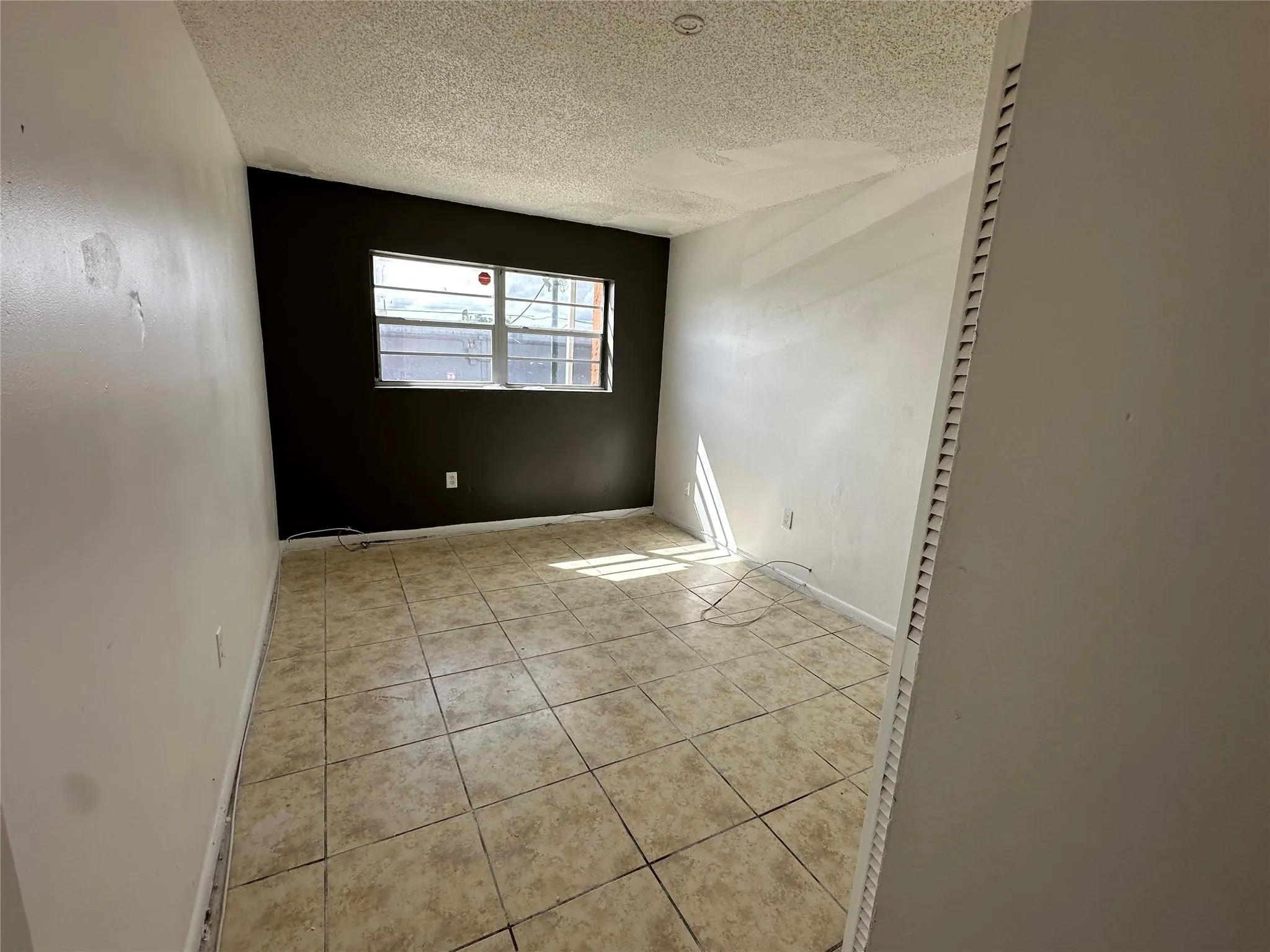 3700 NW 21st St, #208