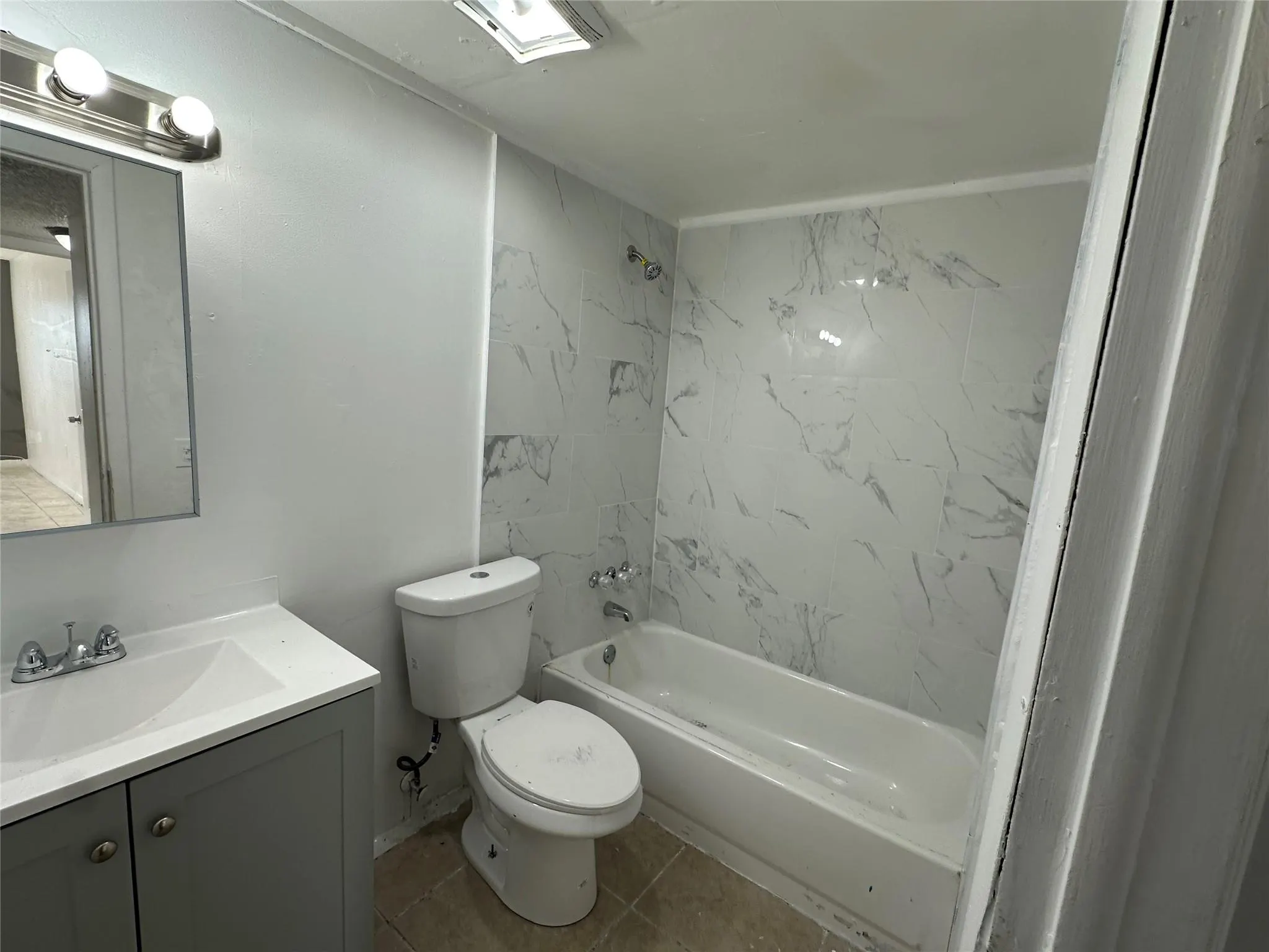 3700 NW 21st St, #208