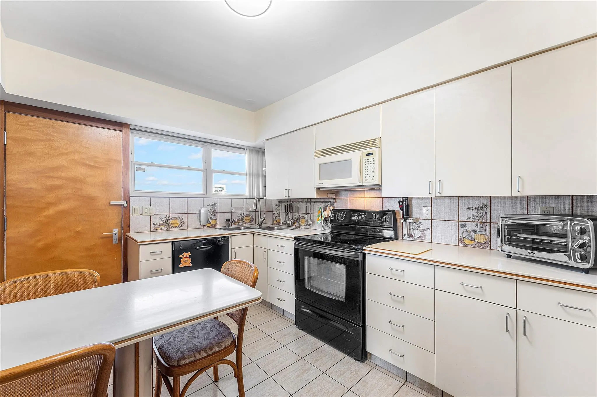 1900 S Ocean Dr, #812