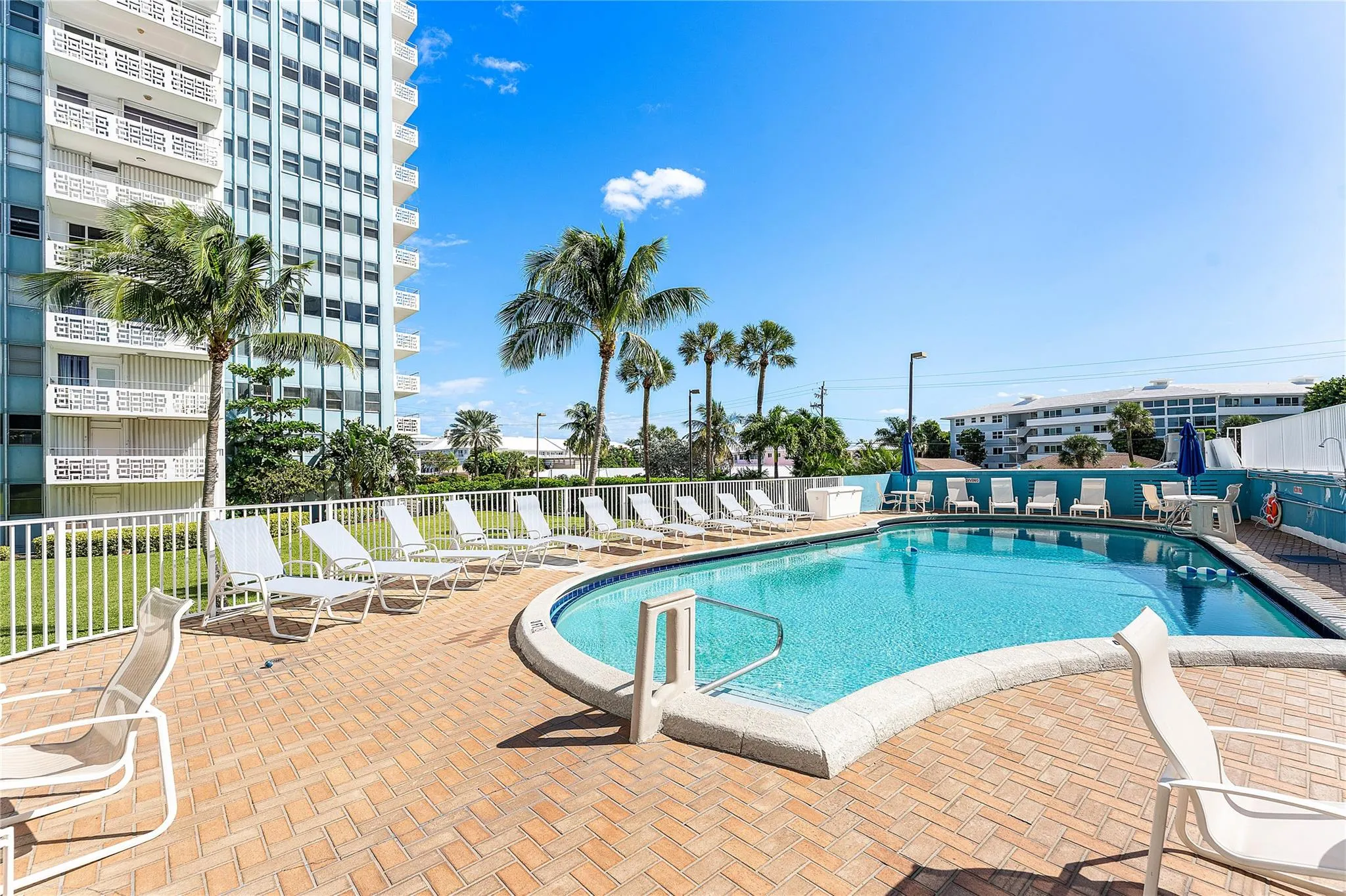 1900 S Ocean Dr, #812