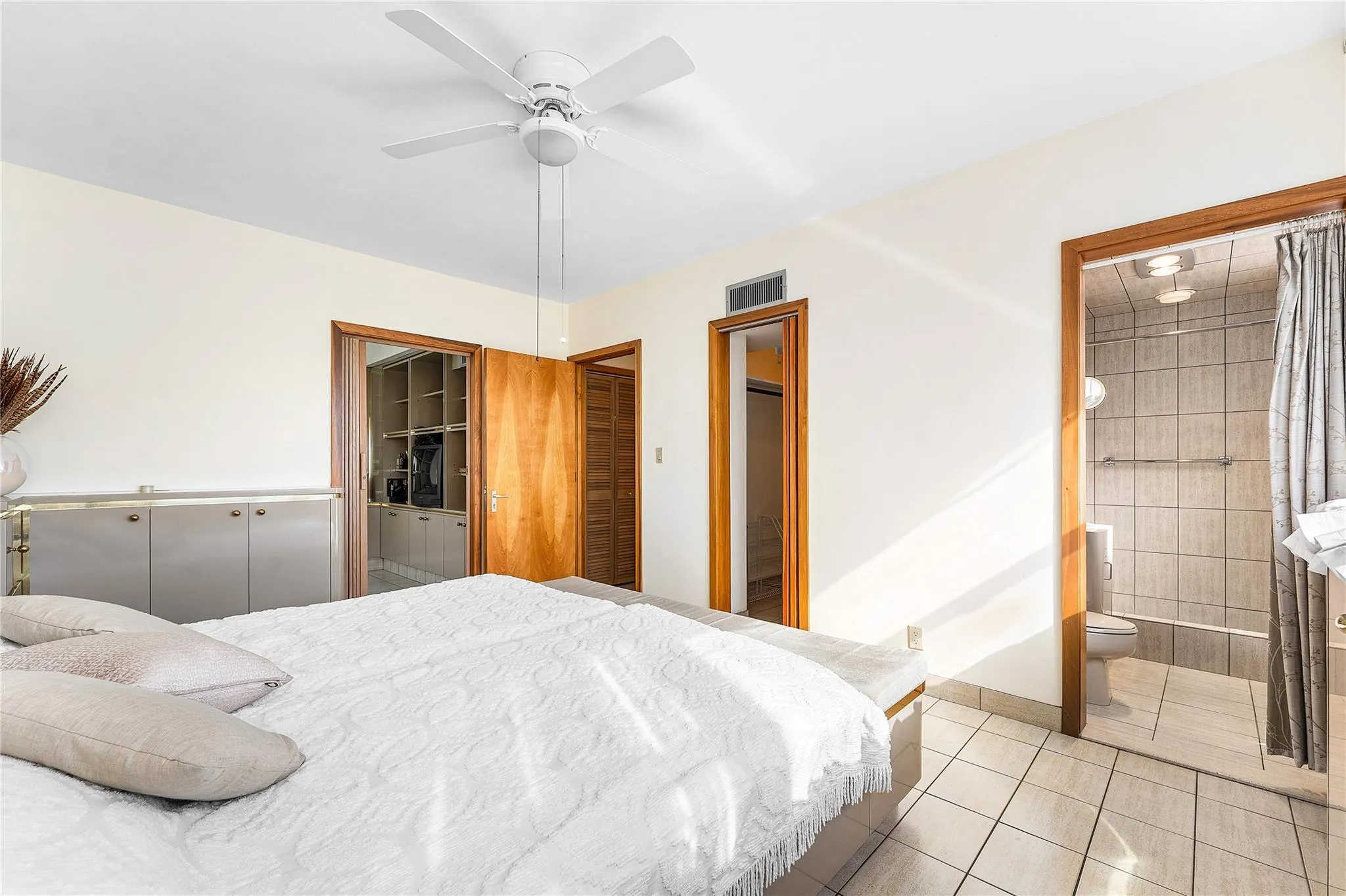 1900 S Ocean Dr, #812