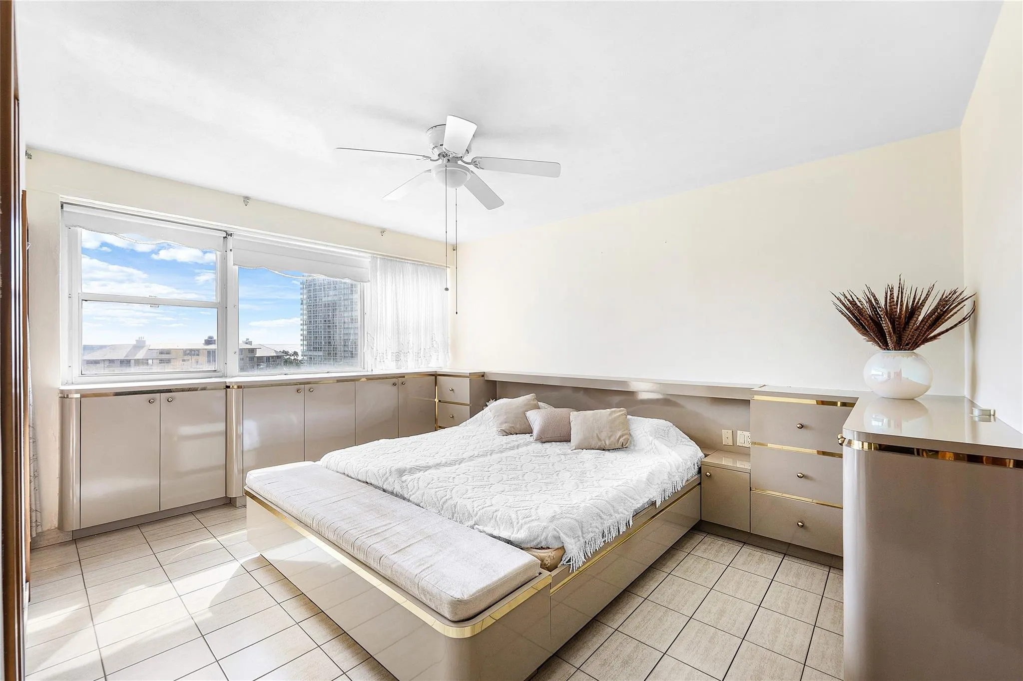 1900 S Ocean Dr, #812