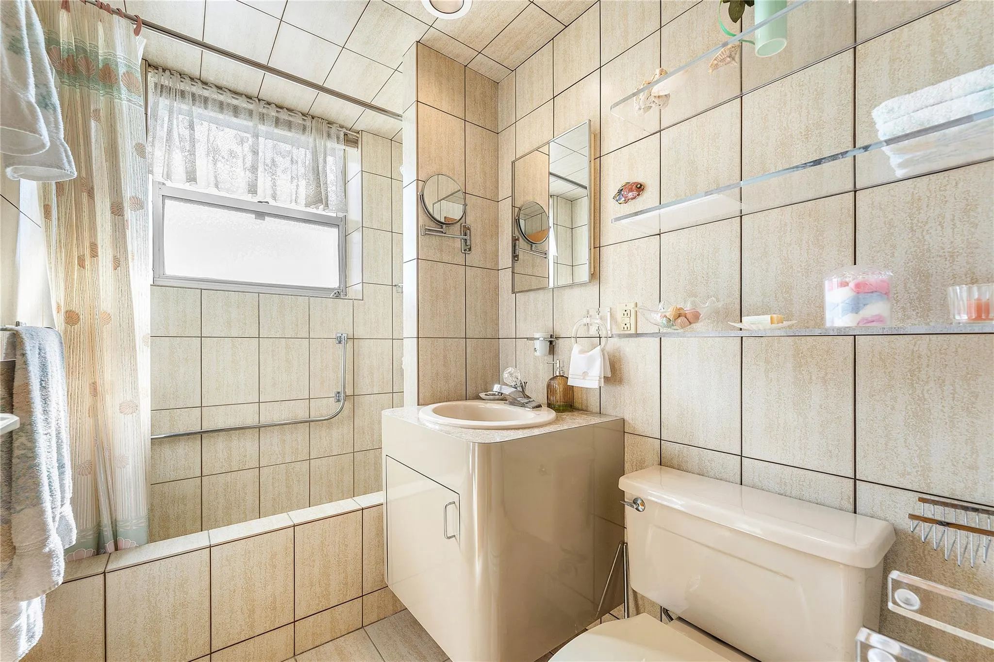 1900 S Ocean Dr, #812